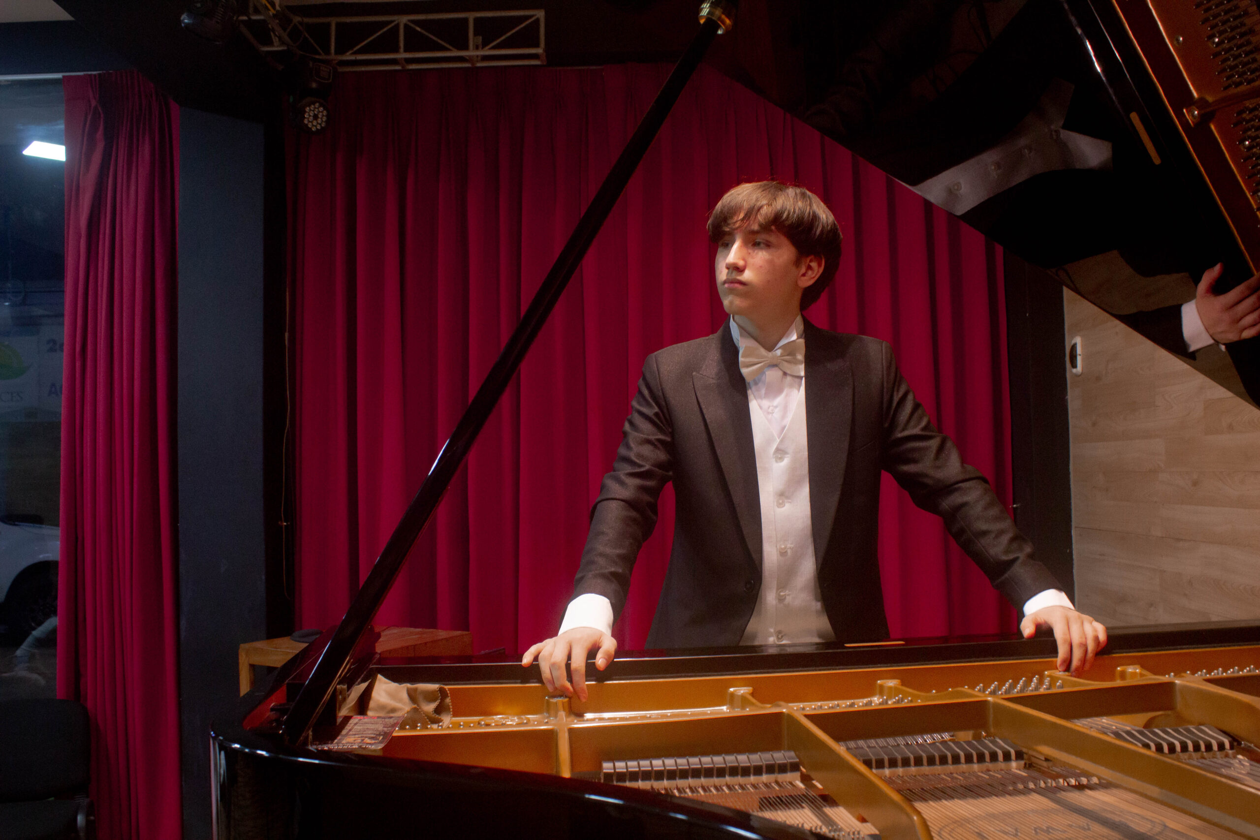 Pianistas de la Escuela de Música IBP conquistan múltiples premios internacionales