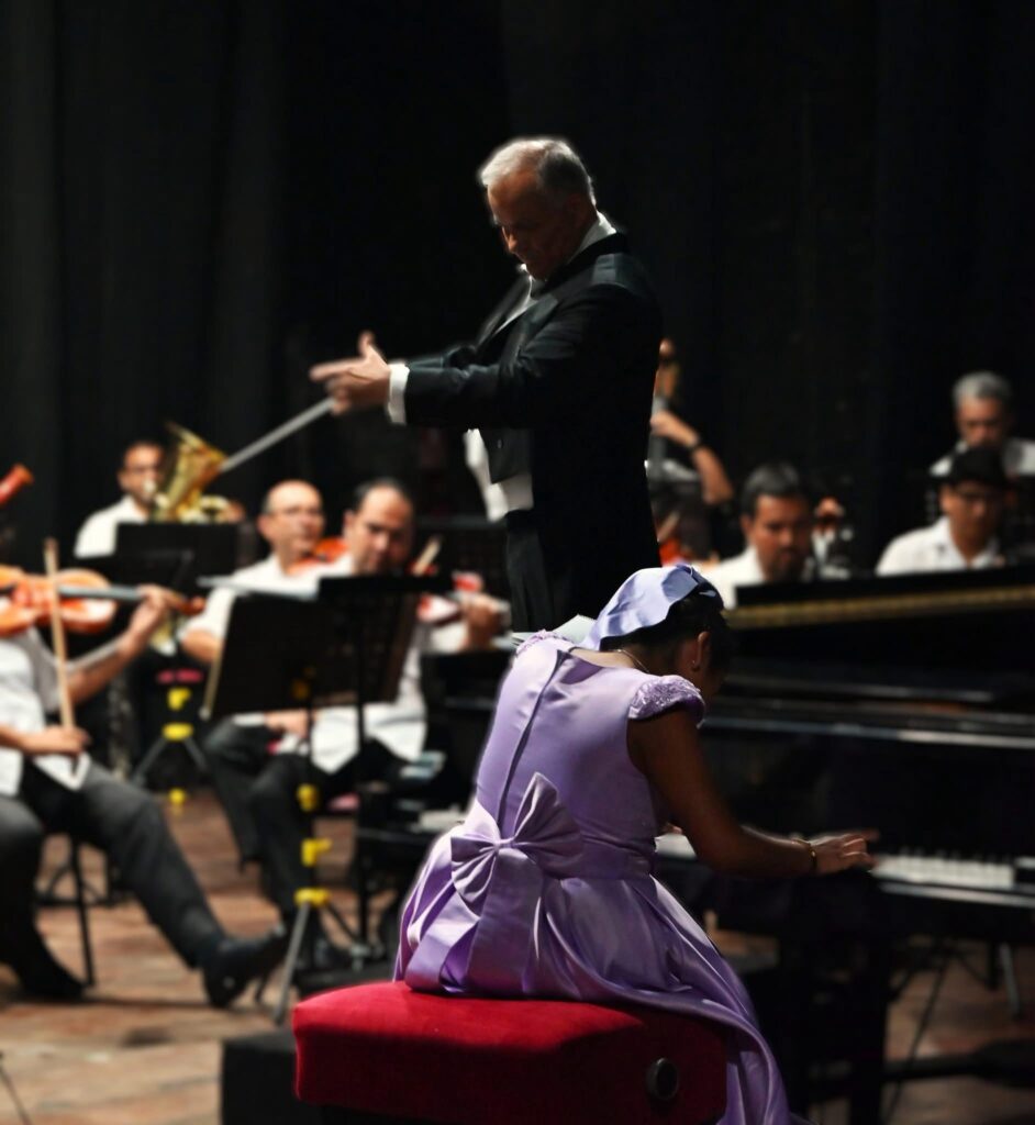 Estudiantes campeones de la Escuela de Música IBP participan como pianistas solistas con la Orquesta Sinfónica de Trujillo